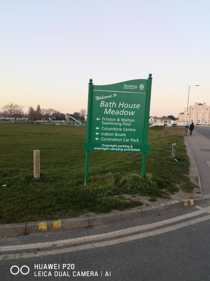 Lovely 2-Bed Caravan In Walton On The Naze Eksteriør billede