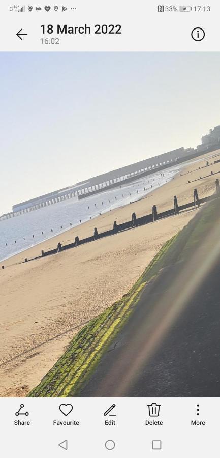Lovely 2-Bed Caravan In Walton On The Naze Eksteriør billede