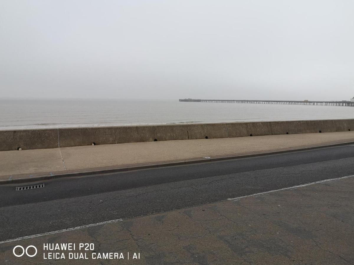 Lovely 2-Bed Caravan In Walton On The Naze Eksteriør billede