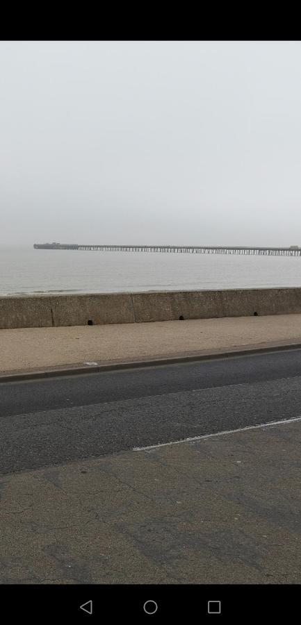 Lovely 2-Bed Caravan In Walton On The Naze Eksteriør billede