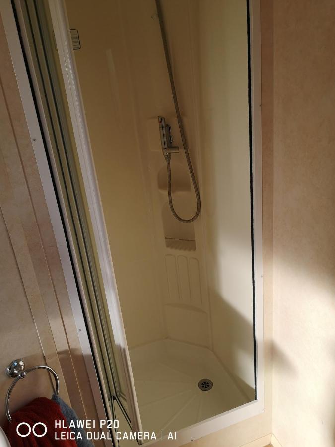 Lovely 2-Bed Caravan In Walton On The Naze Eksteriør billede