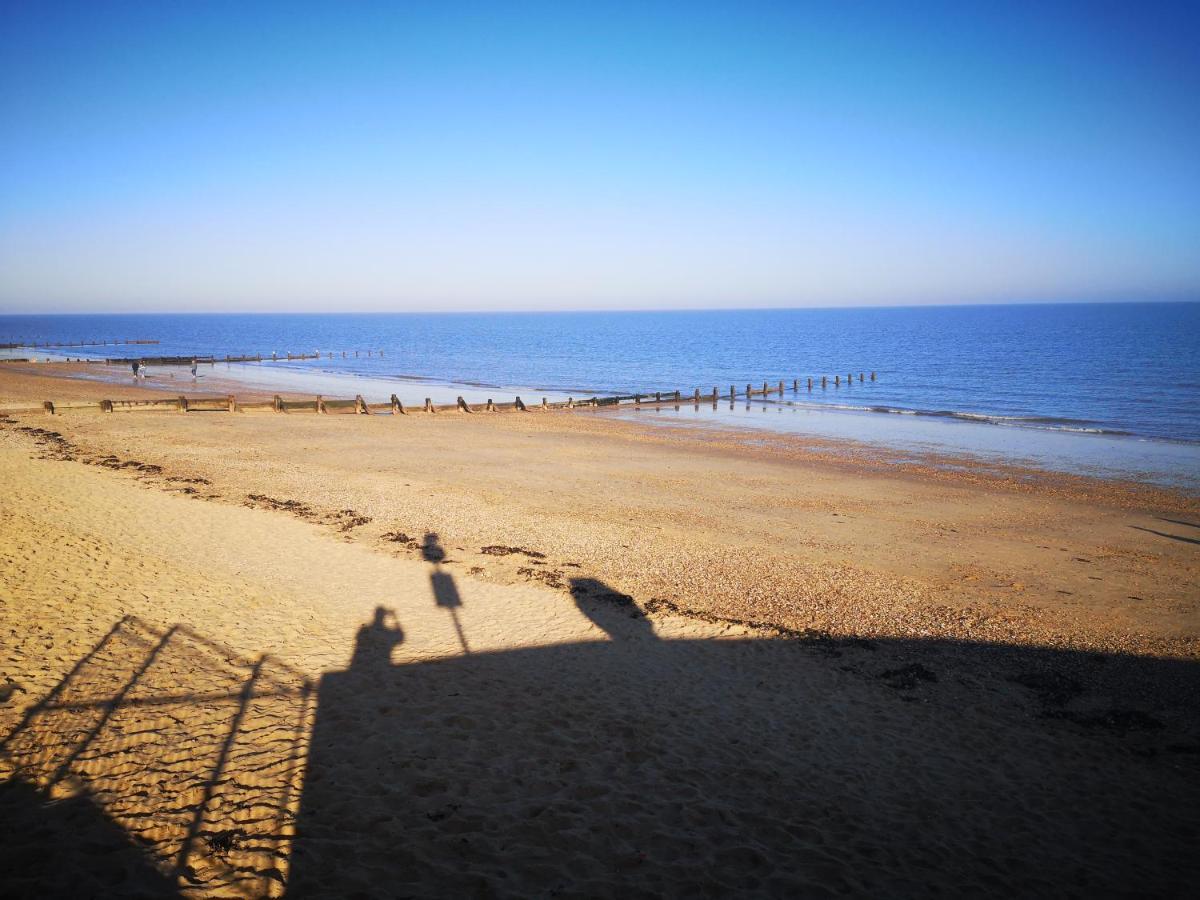 Lovely 2-Bed Caravan In Walton On The Naze Eksteriør billede