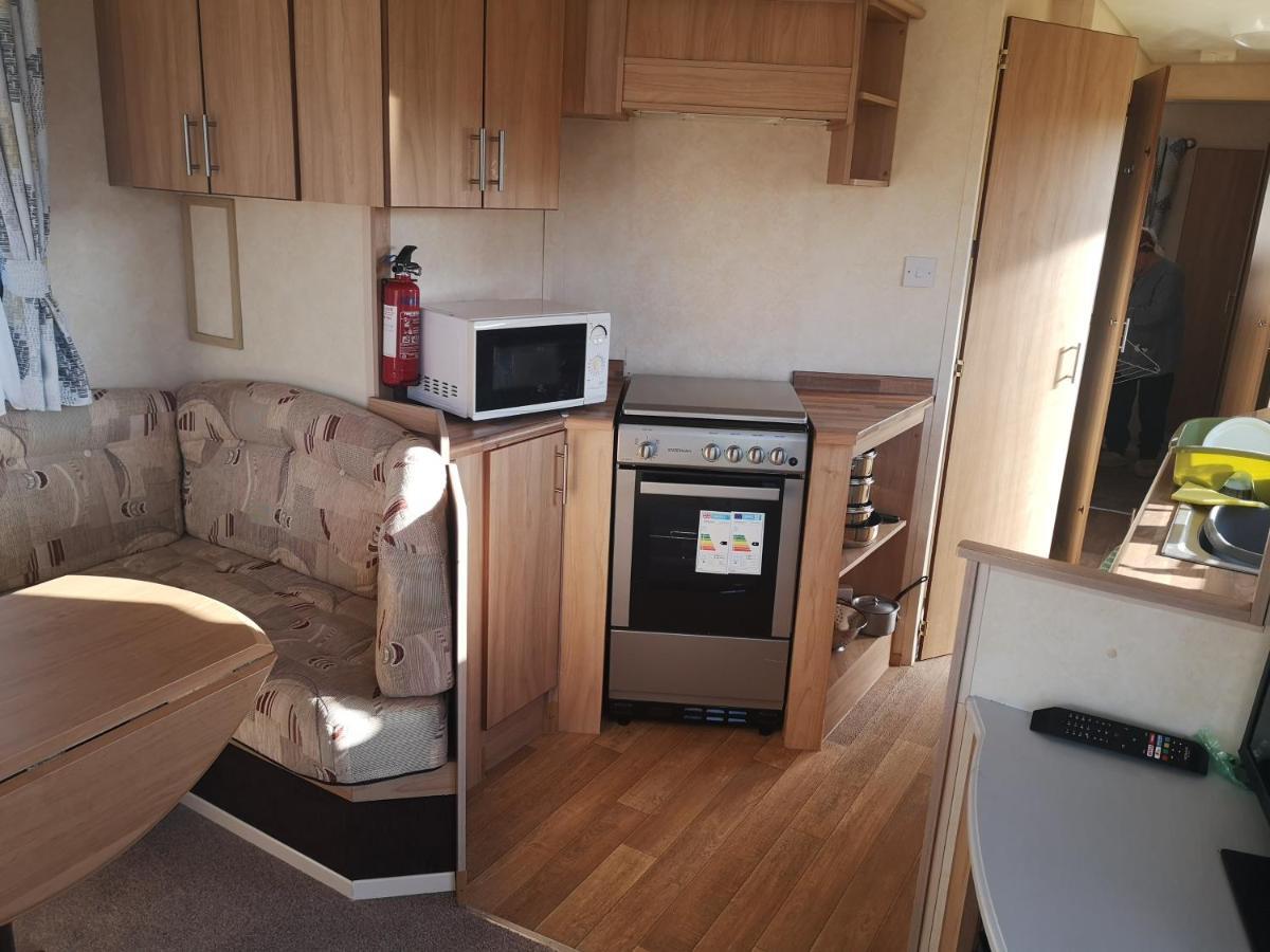 Lovely 2-Bed Caravan In Walton On The Naze Eksteriør billede