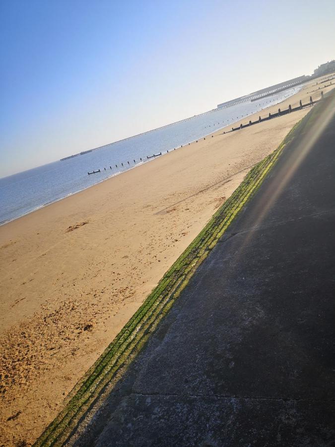 Lovely 2-Bed Caravan In Walton On The Naze Eksteriør billede
