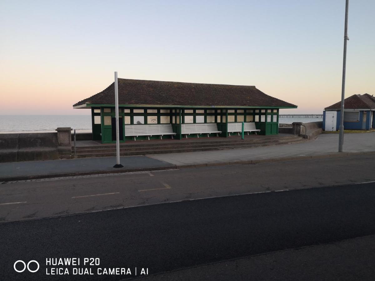 Lovely 2-Bed Caravan In Walton On The Naze Eksteriør billede