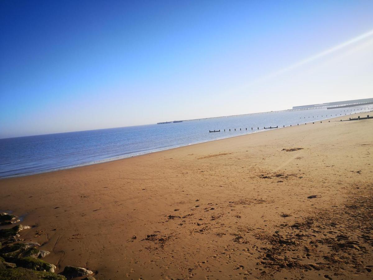Lovely 2-Bed Caravan In Walton On The Naze Eksteriør billede