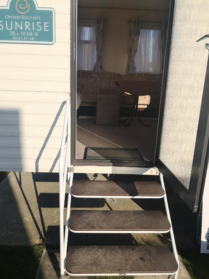 Lovely 2-Bed Caravan In Walton On The Naze Eksteriør billede