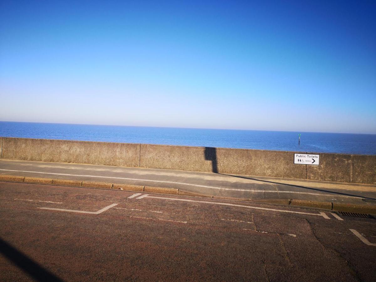Lovely 2-Bed Caravan In Walton On The Naze Eksteriør billede