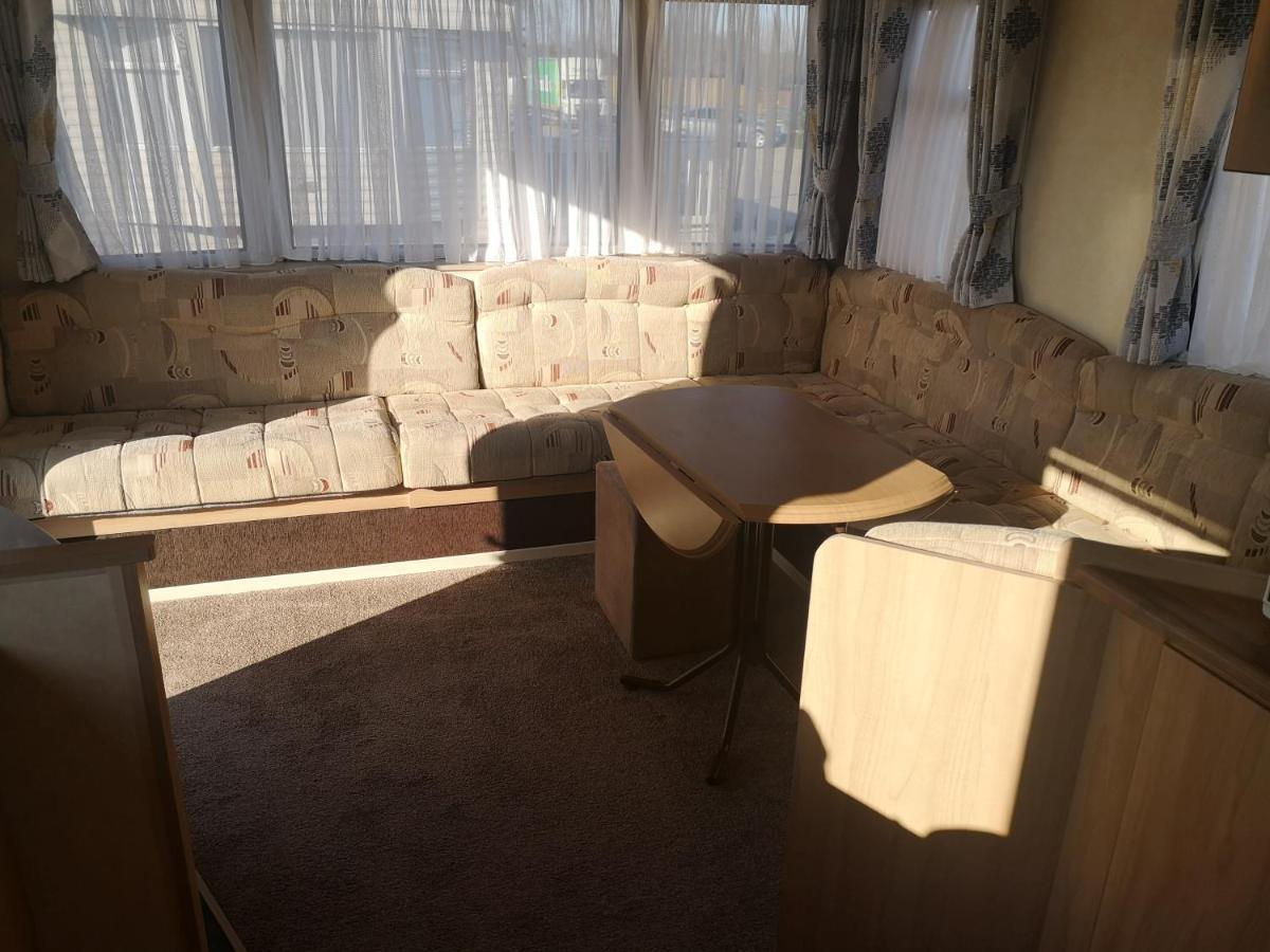 Lovely 2-Bed Caravan In Walton On The Naze Eksteriør billede