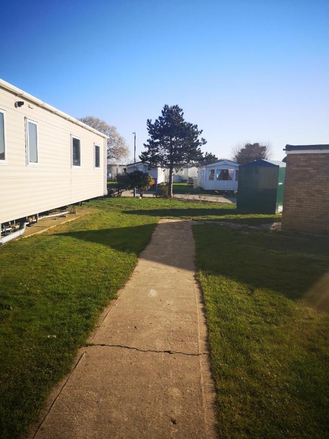 Lovely 2-Bed Caravan In Walton On The Naze Eksteriør billede